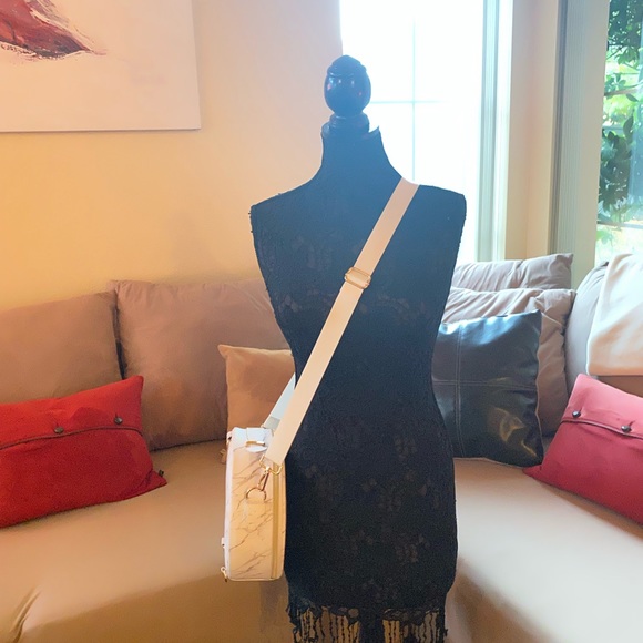 Beautiful marbled make up travel case - Picture 4 of 11